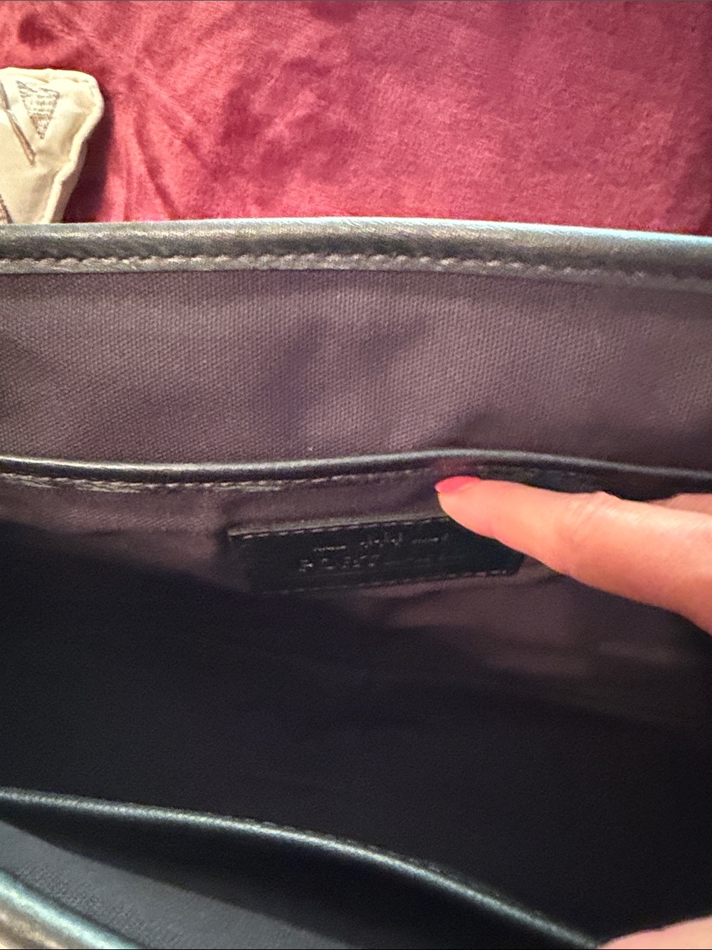 Portland Leather Black Pebble Grain Leather Messenger Bag with Adjustable Strap - Picture 13 of 16